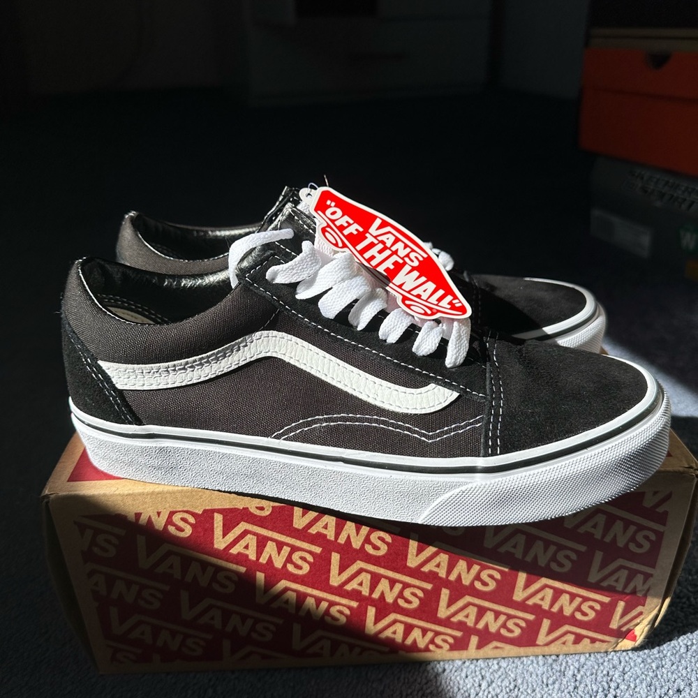 NWT Vans Old Skool Unisex Shoe